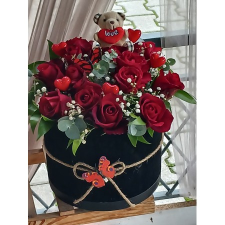 Kutuda 15 gül ve ayıcık